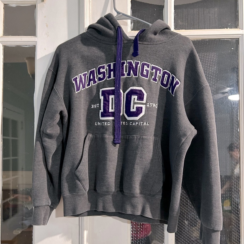 College Hoodie! Size medium, Unisex, barley worn